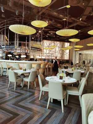 Moet Bar And Gallery Resturant