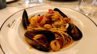 Moet Bar And Gallery Resturant