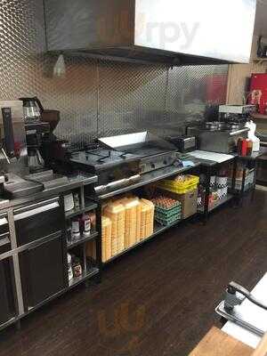 Heliya Cafe & Sandwich Bar