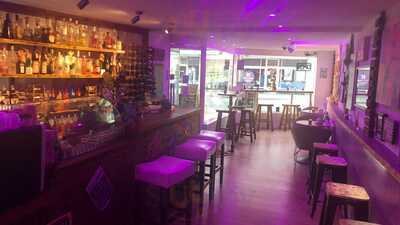 Makani Cafe, Bar & Lounge