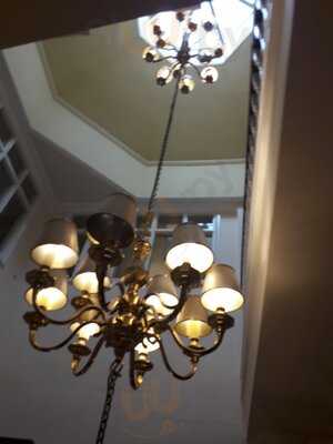 Haley's Hotel And Restaurant