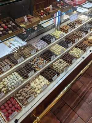 Farrah's Olde Sweet Shop