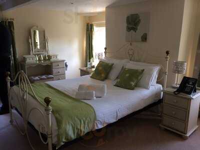 Tree Bridge Hotel & Restaurant