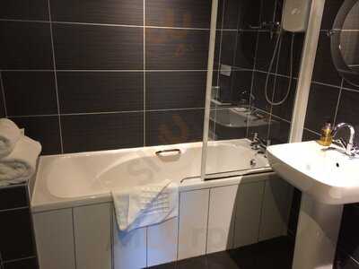 Tree Bridge Hotel & Restaurant