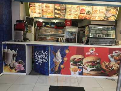 Freddy's Chicken And Pizza