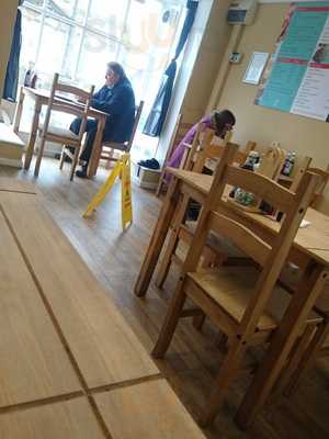 Munch Cafe & Coffee Shop