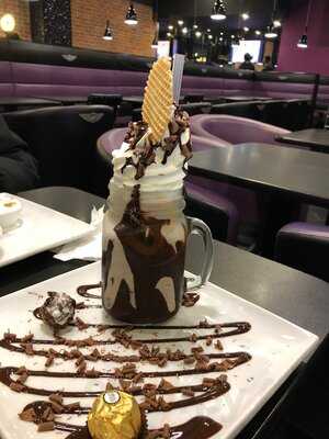 Creams Cafe