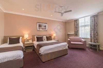 Cosmopolitan Restaurant & Bar