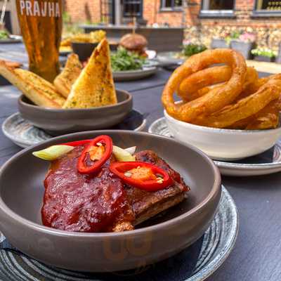 The Barns Acle Kings Head