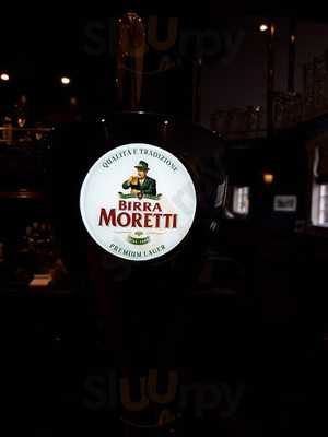 The Three Horseshoes