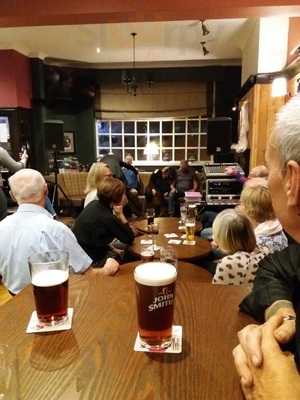 The Three Horseshoes