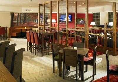 Zest Bar & Restaurant