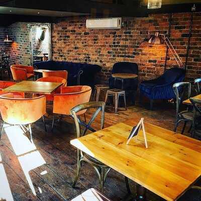 Storehouse Bar & Eatery