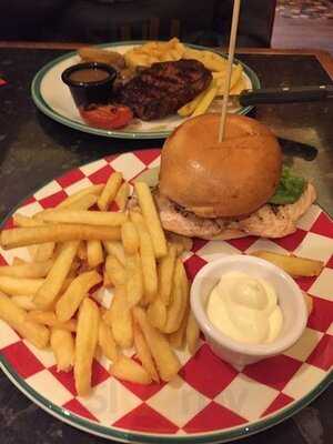 Frankie & Bennys