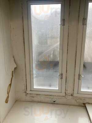 The Royal Oak Settle