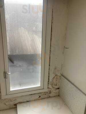 The Royal Oak Settle