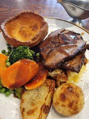 The Royal Oak Settle