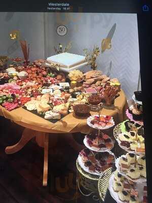 Ellie’s Courtyard Cafe