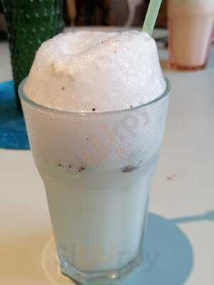 Ellie’s Courtyard Cafe