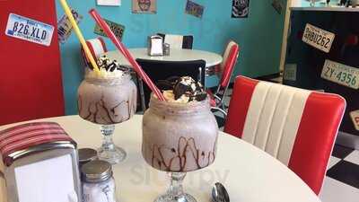 The Pit Stop Diner & Cafe