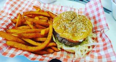 The Pit Stop Diner & Cafe