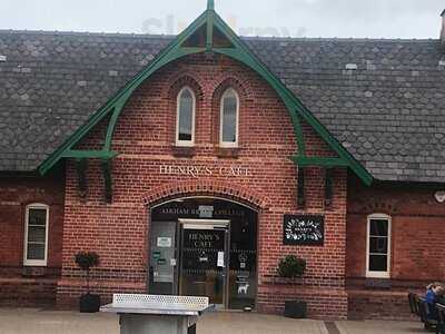 Henry's Cafe