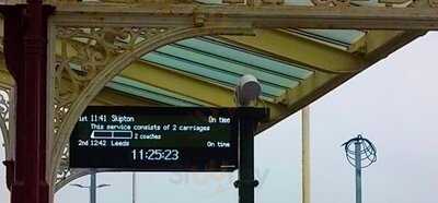 Shed24h Tea Room And Collectables At Hellifield Station