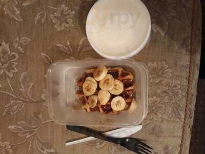 Berries Bagels & Shakes