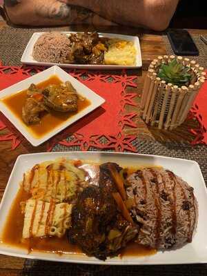 Comie's Caribbean Grill