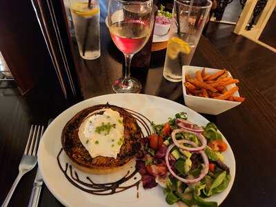 The Cedar Tree Bar & Grill