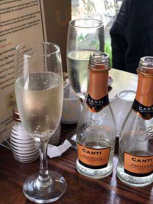 Lily’s Licensed Restaurant And Tea Room