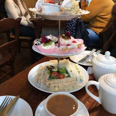 Lily’s Licensed Restaurant And Tea Room