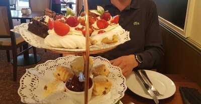 Lily’s Licensed Restaurant And Tea Room