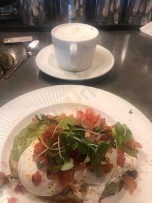 La Salle Restaurant And Bar