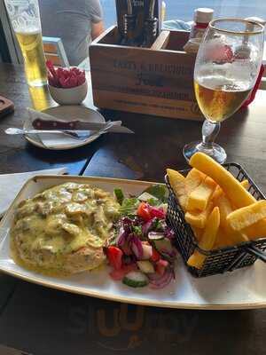 Fouzi's Cafe Bar Pizzeria