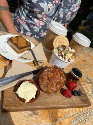 The Apple Tree Gift Shop And Teahouse