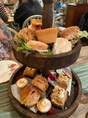 The Apple Tree Gift Shop And Teahouse