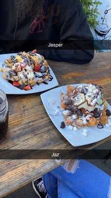 The Looking Glass Ice Cream Parlour