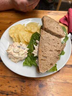 The Snug Restaurant & Wood Fired Pizzeria