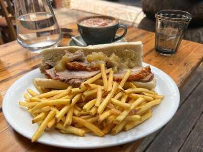 The Snug Restaurant & Wood Fired Pizzeria