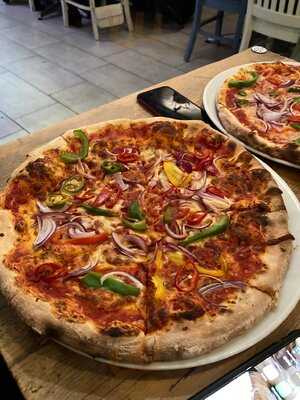 The Pizza Parlour & Music Cafe