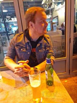 The Pizza Parlour & Music Cafe