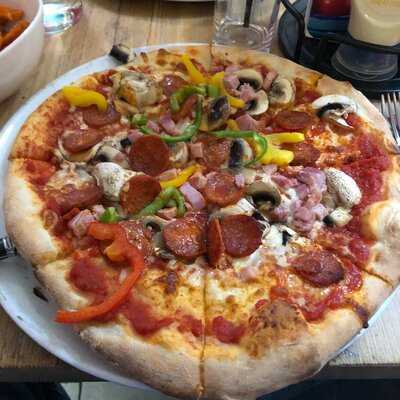 The Pizza Parlour & Music Cafe