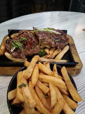 Royal Outpost Thai & Asian Restaurant