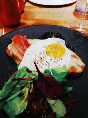 Sixteen Brasserie Newport