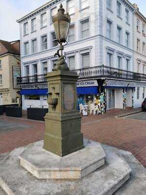 Gelato Famoso Ice Cream Parlour