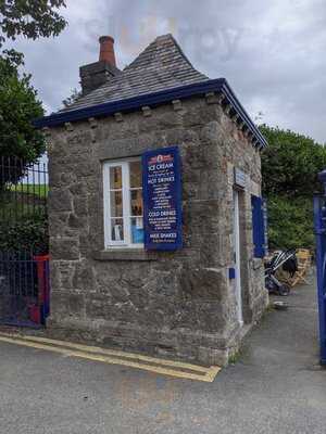 Red Boat Ice Cream Parlour