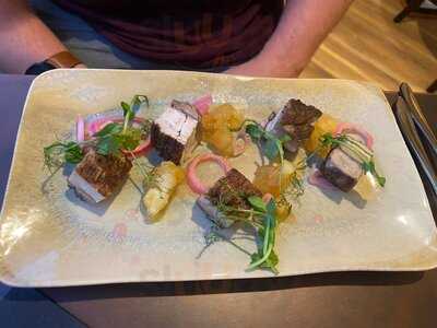 Old House Bar & Restaurant