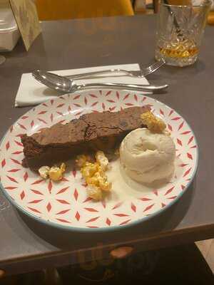 Old House Bar & Restaurant