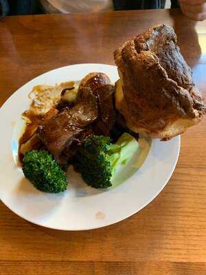 Old House Bar & Restaurant